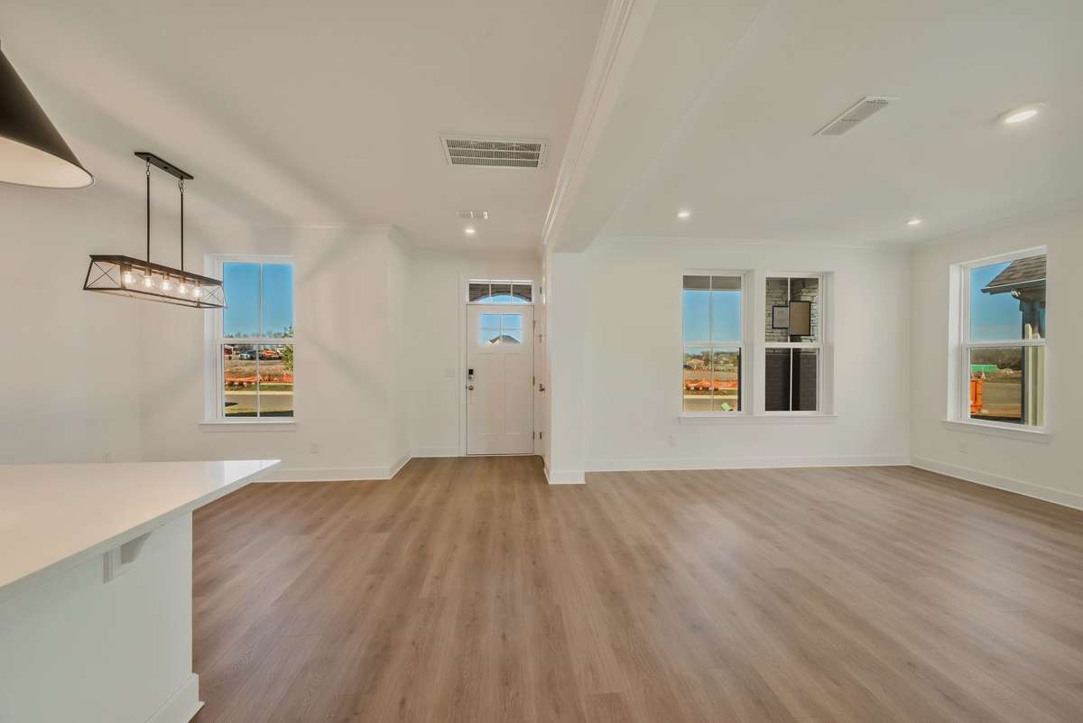 (Photos of similar home)