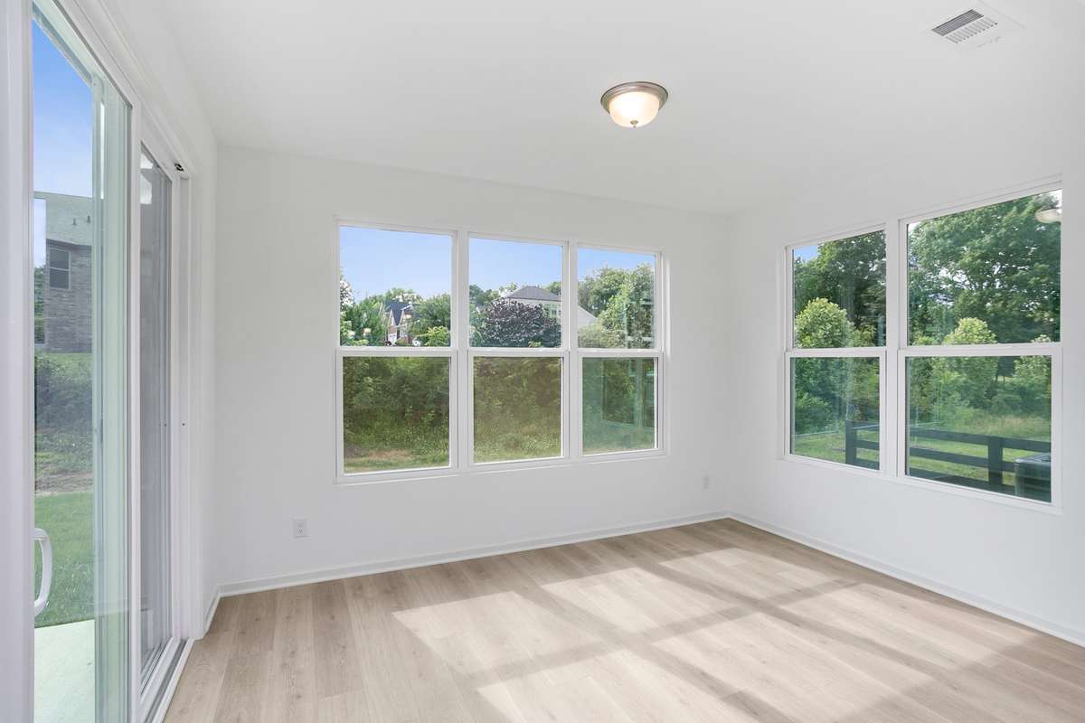 Upgraded Morning Room! Adds 148sq ft of space!
