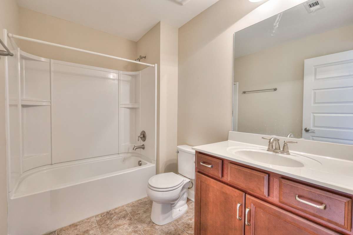 Upstairs full bathroom