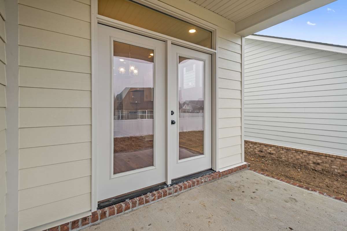 Picture of model home and not of actual home being built.