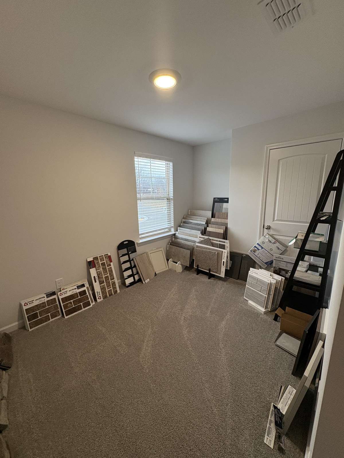 Photo is of the model home to show what the completed floor plan looks like. Selections and Options may vary.