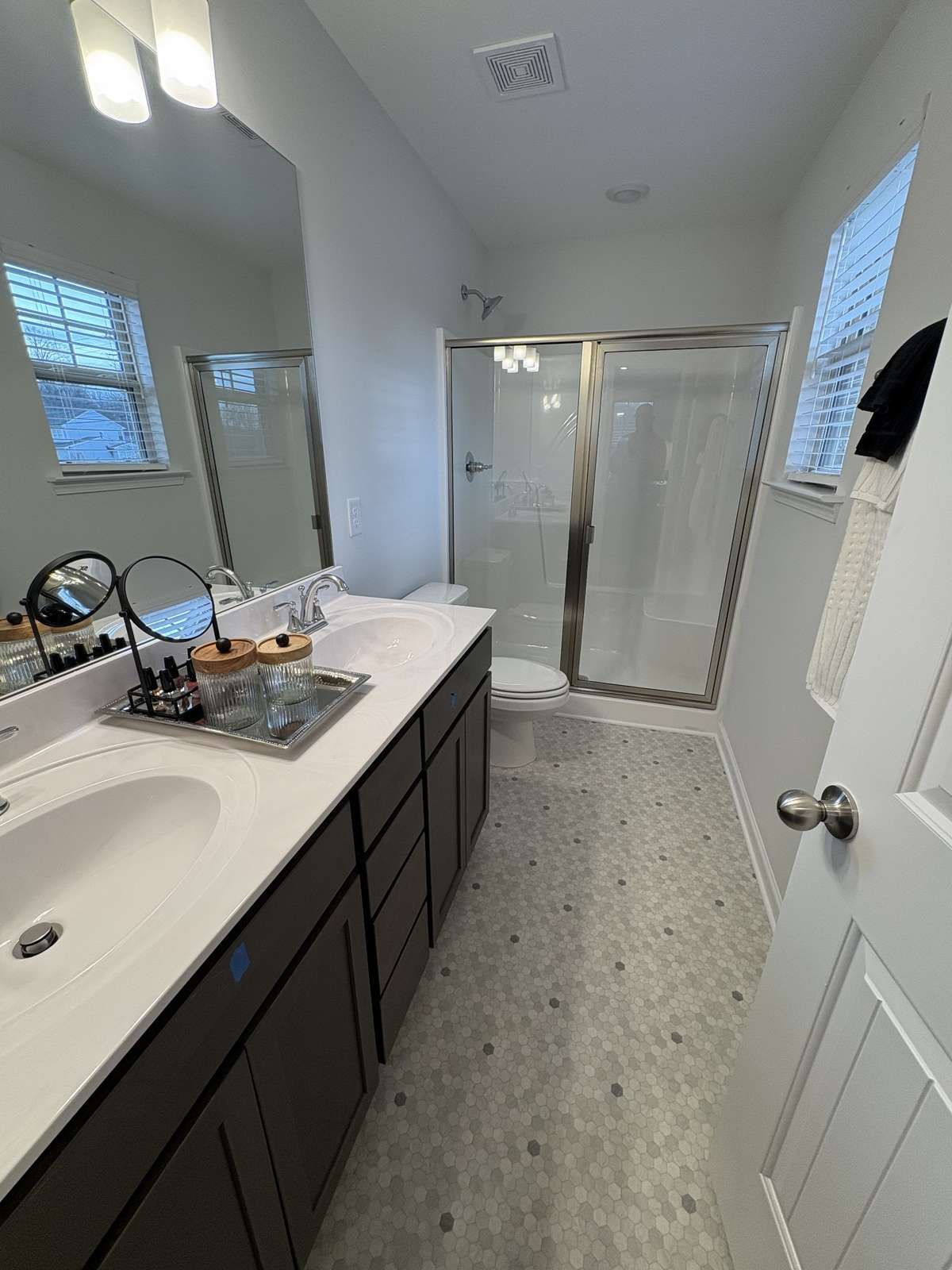 Photo is of the model home to show what the completed floor plan looks like. Selections and Options may vary.