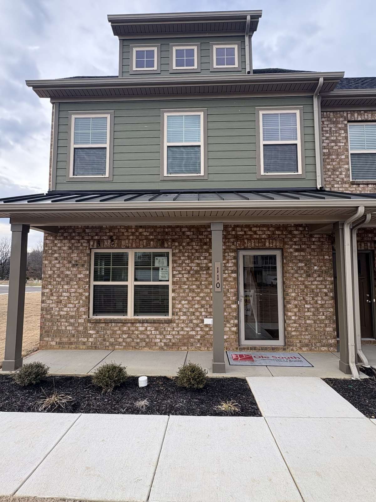 Photo is of the model home to show what the completed floor plan looks like. Selections and Options may vary.