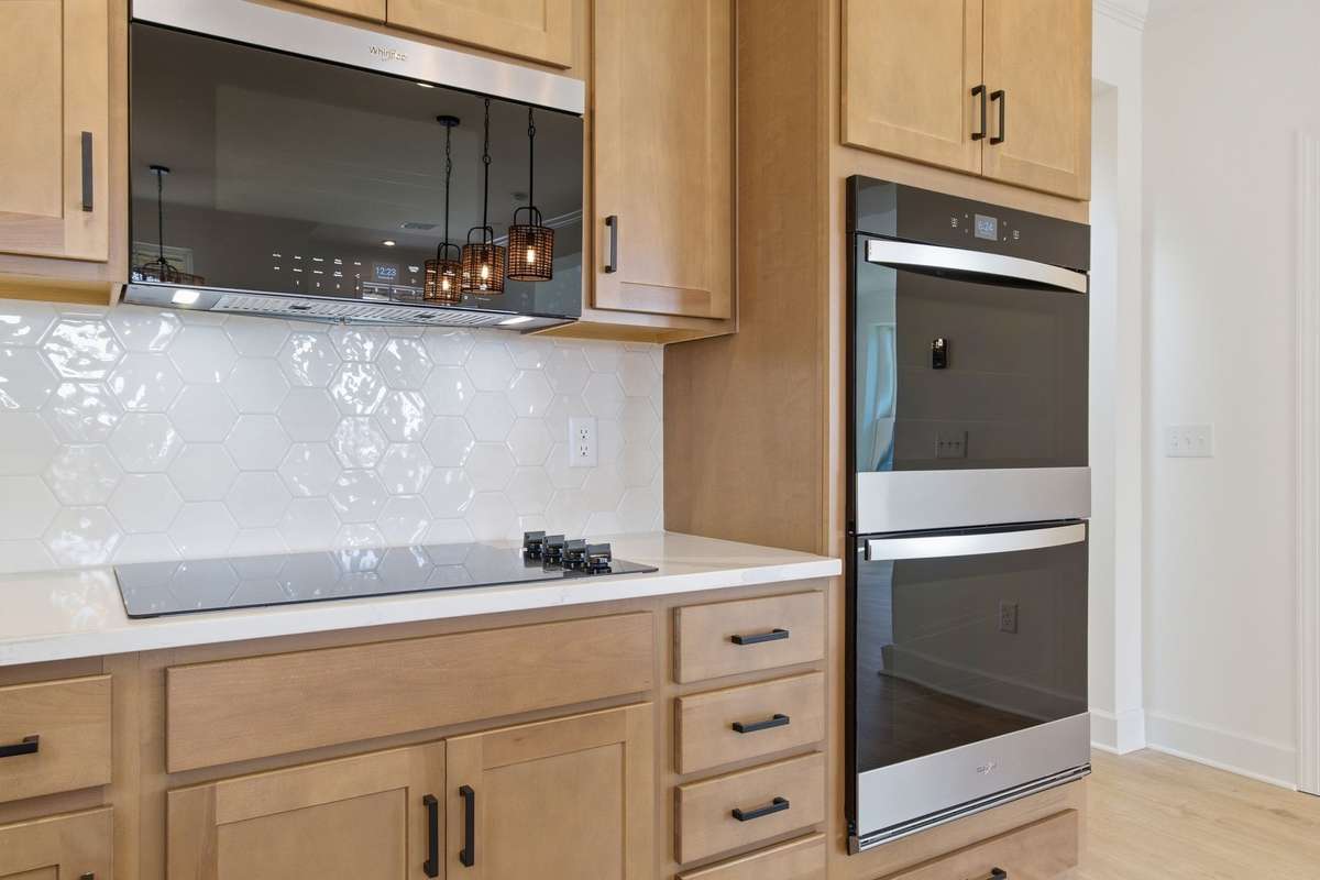 Microwave with "AIR FRY" feature and DOUBLE OVENS!!