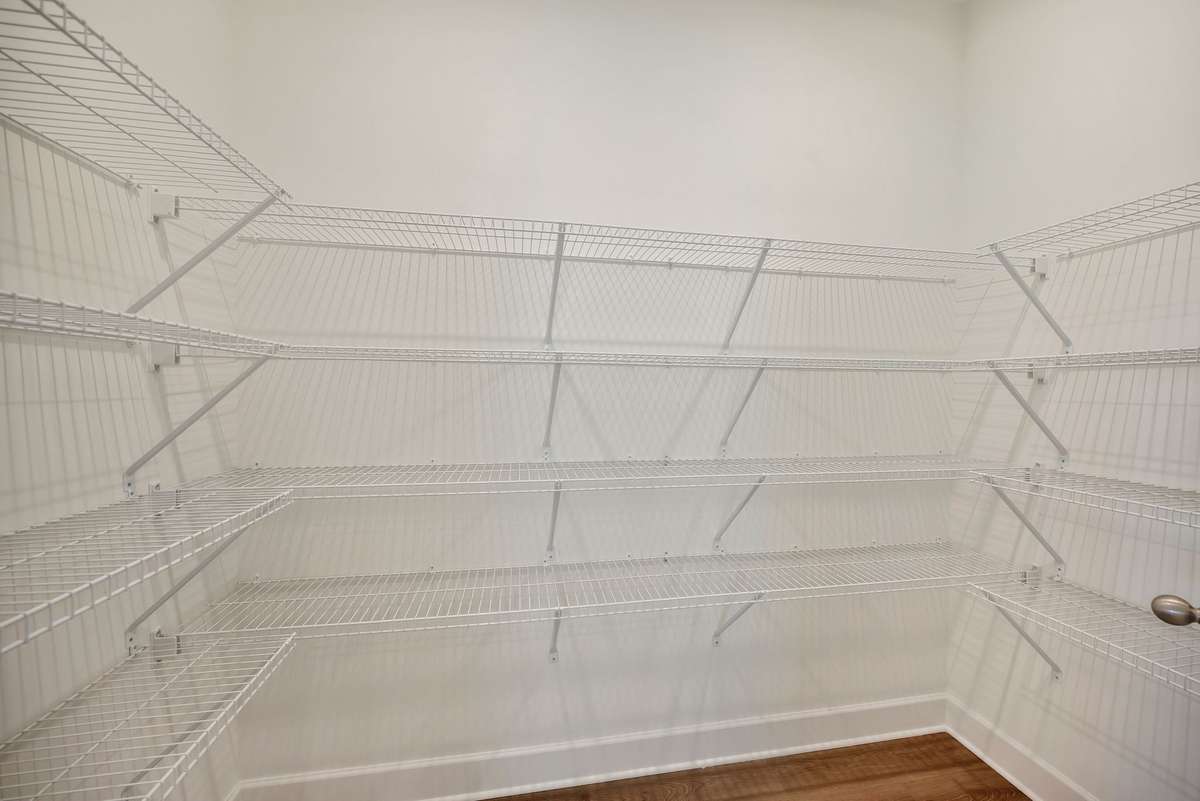 Walk in pantry!