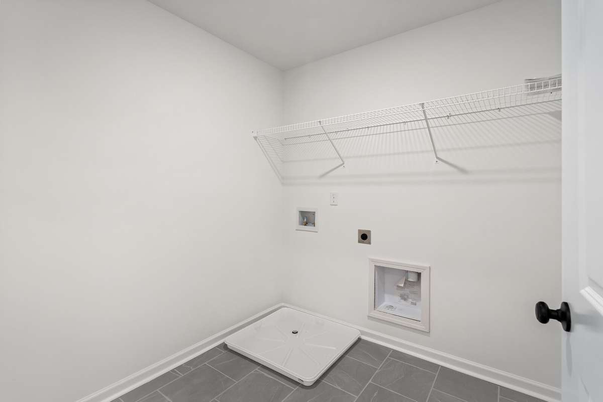 Large laundry room with tiled floor