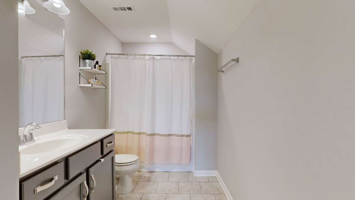 4th bedroom bath.