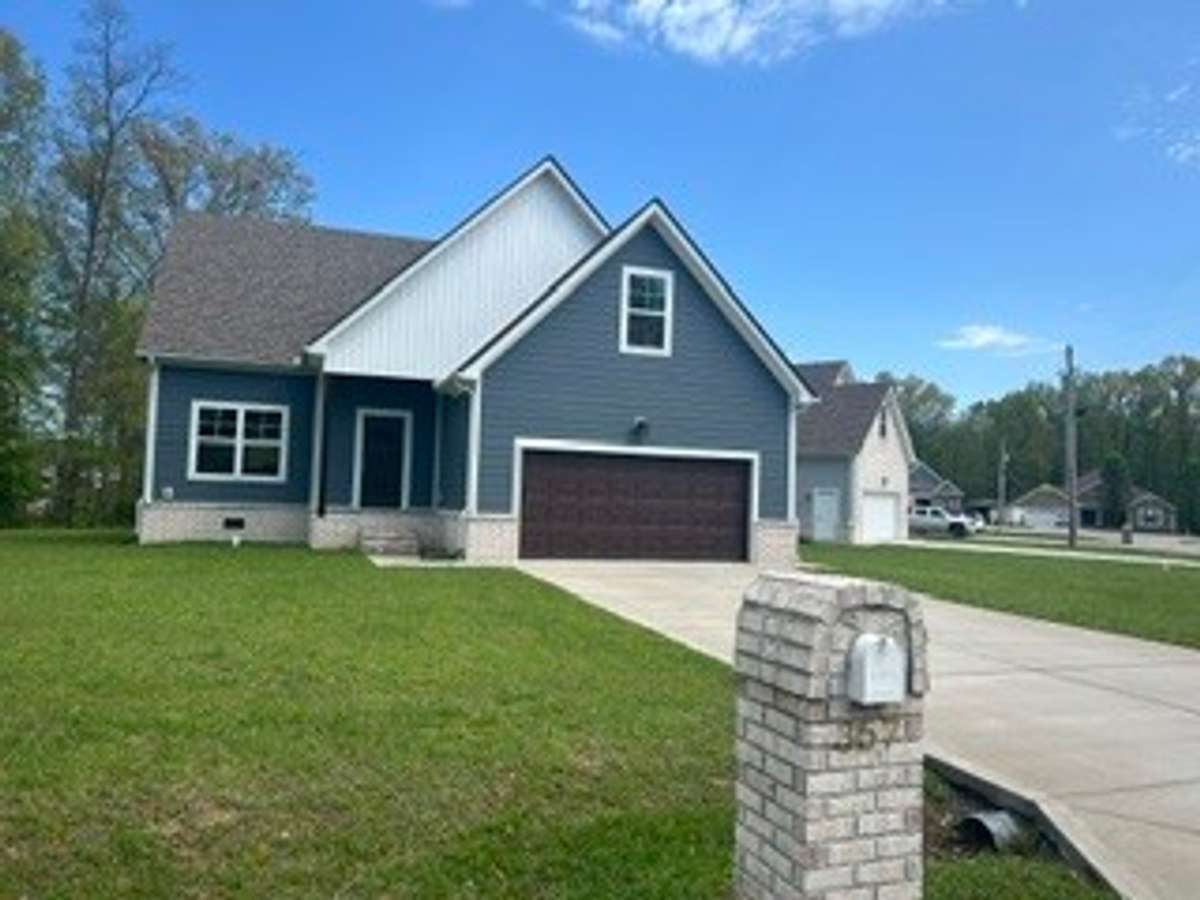 Great Subdivision!  Nice Brick Mailbox, Corner lot next to Cul-de-sac
