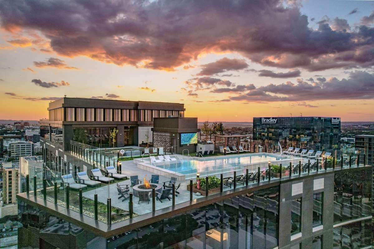 Level 29 | Pool Deck