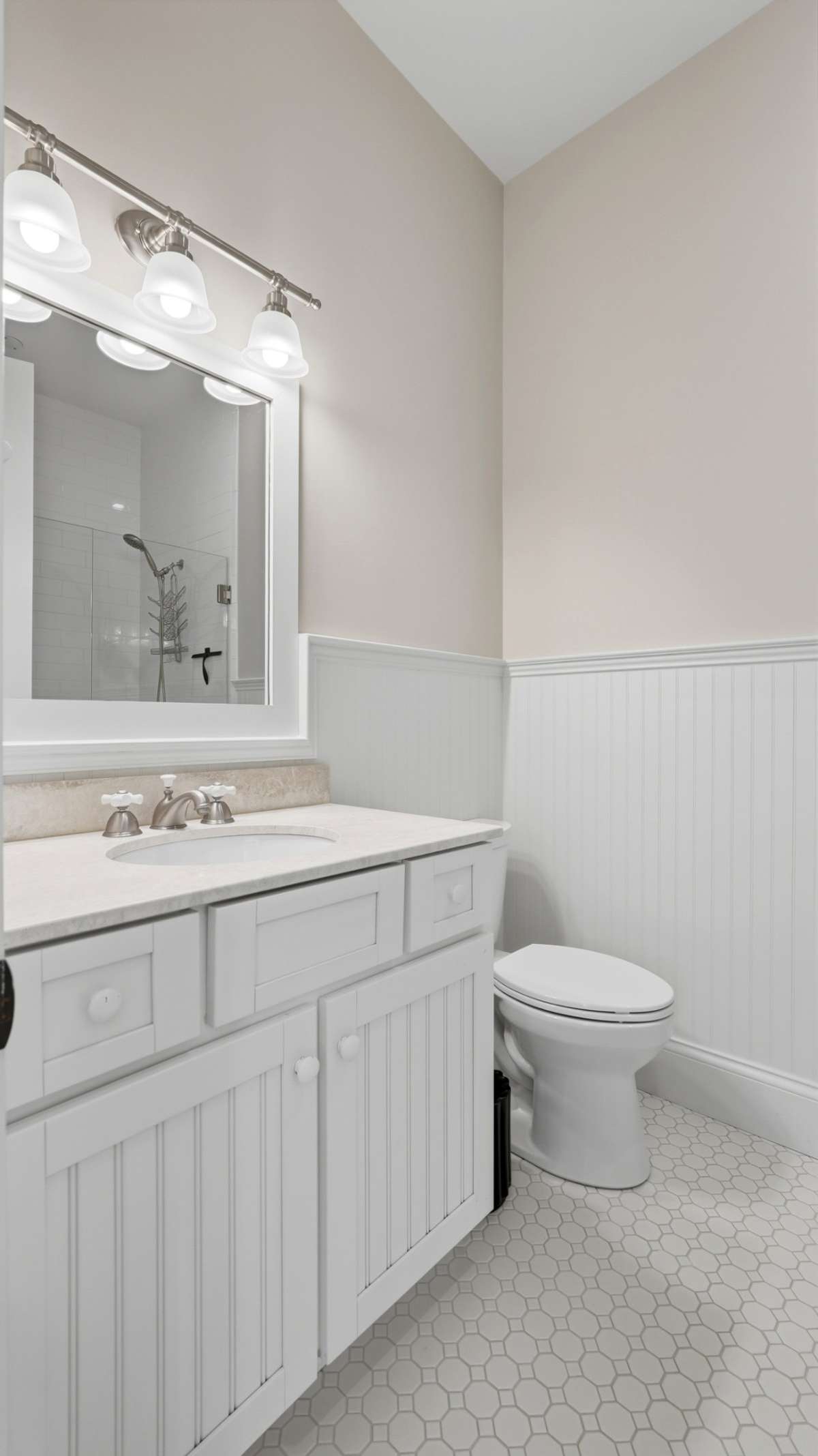 Upstairs bathroom 4