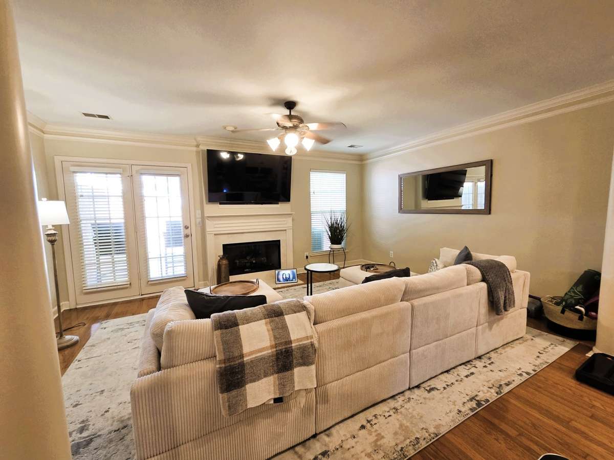 Wonderful natural daylight and gas fireplace for cozy evenings