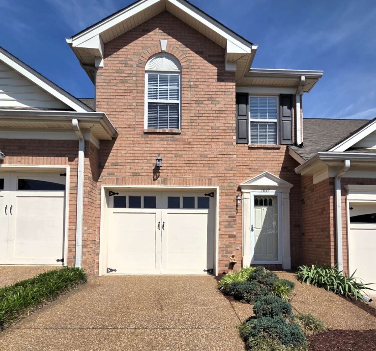 Welcome to 1637 Brentwood Pointe, conveniently located in The View, Cool Springs!