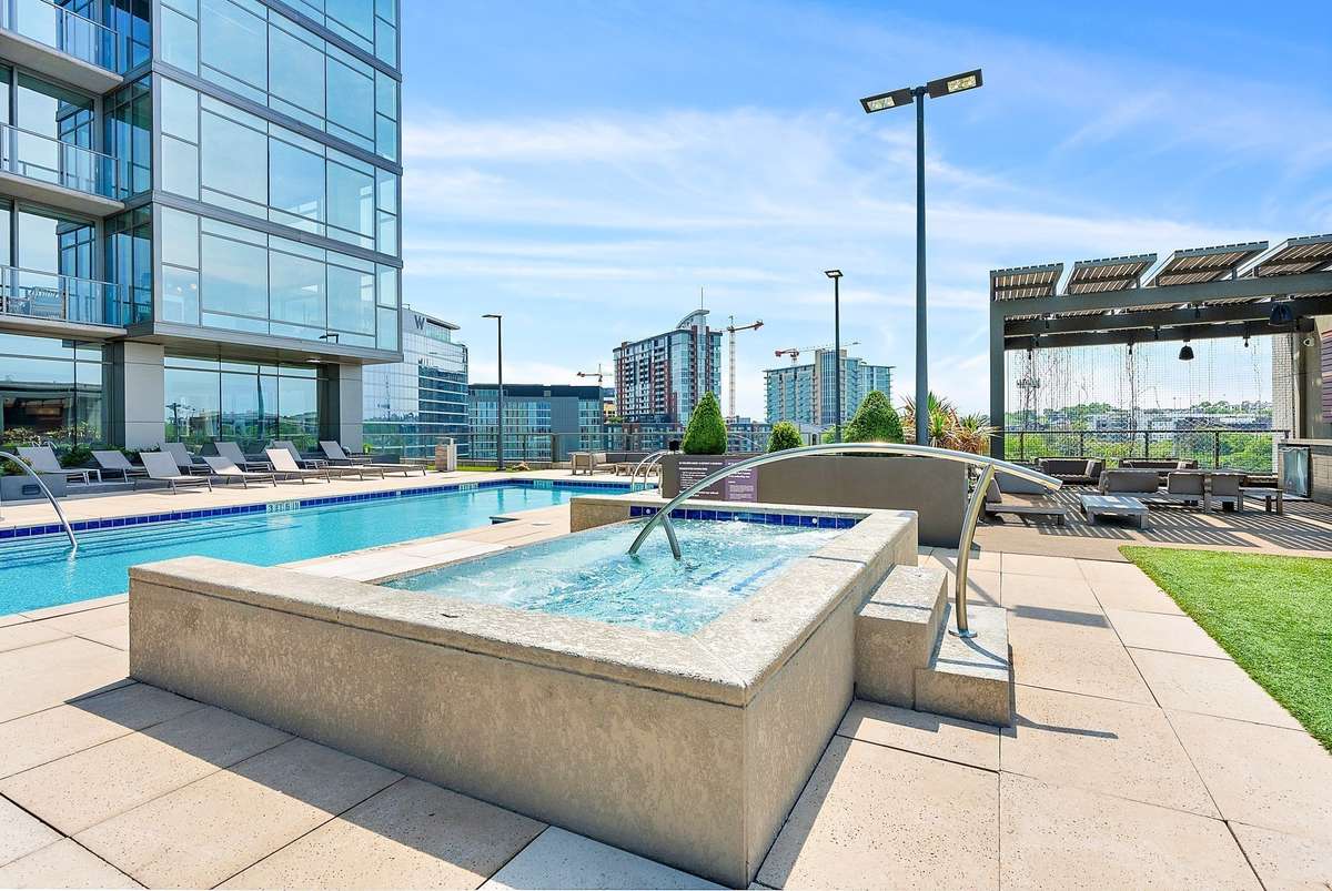 Gas-heated salt-water spa