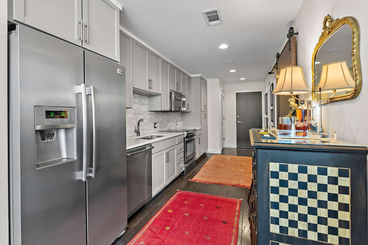 Ample cabinet space, stainless steel appliances