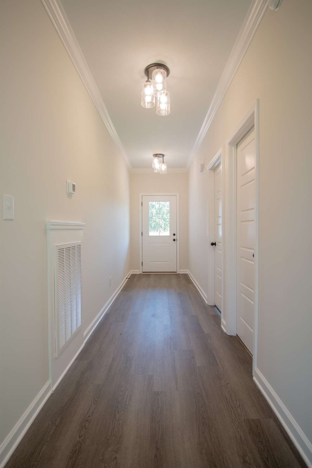 EXAMPLE>>> Large Entry Foyer with Wood Flooring!