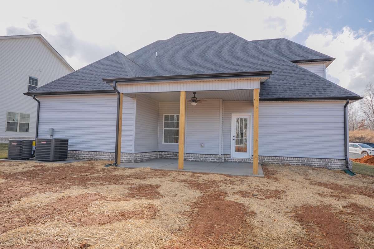 EXAMPLE>>> Covered Patio with a Ceiling Fan!