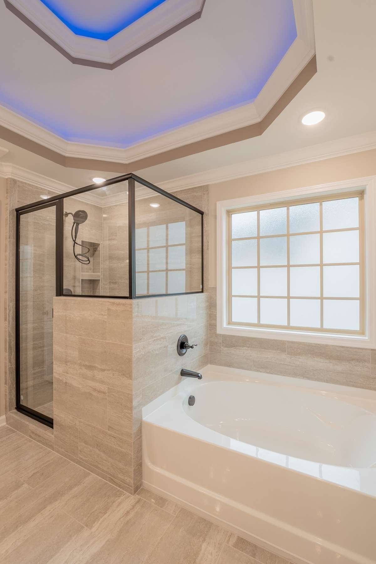 EXAMPLE>>>Large Soaker Tub and Beautiful Tile Shower with a Bench!