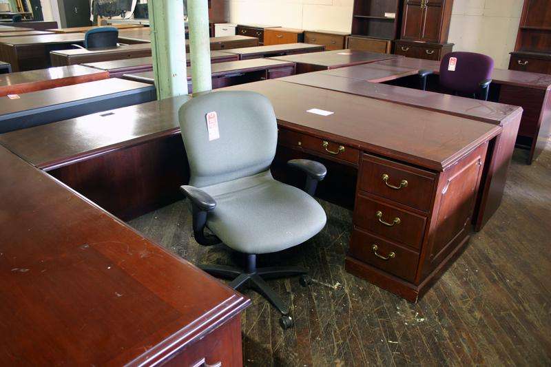 Used Traditional U Shape Desk