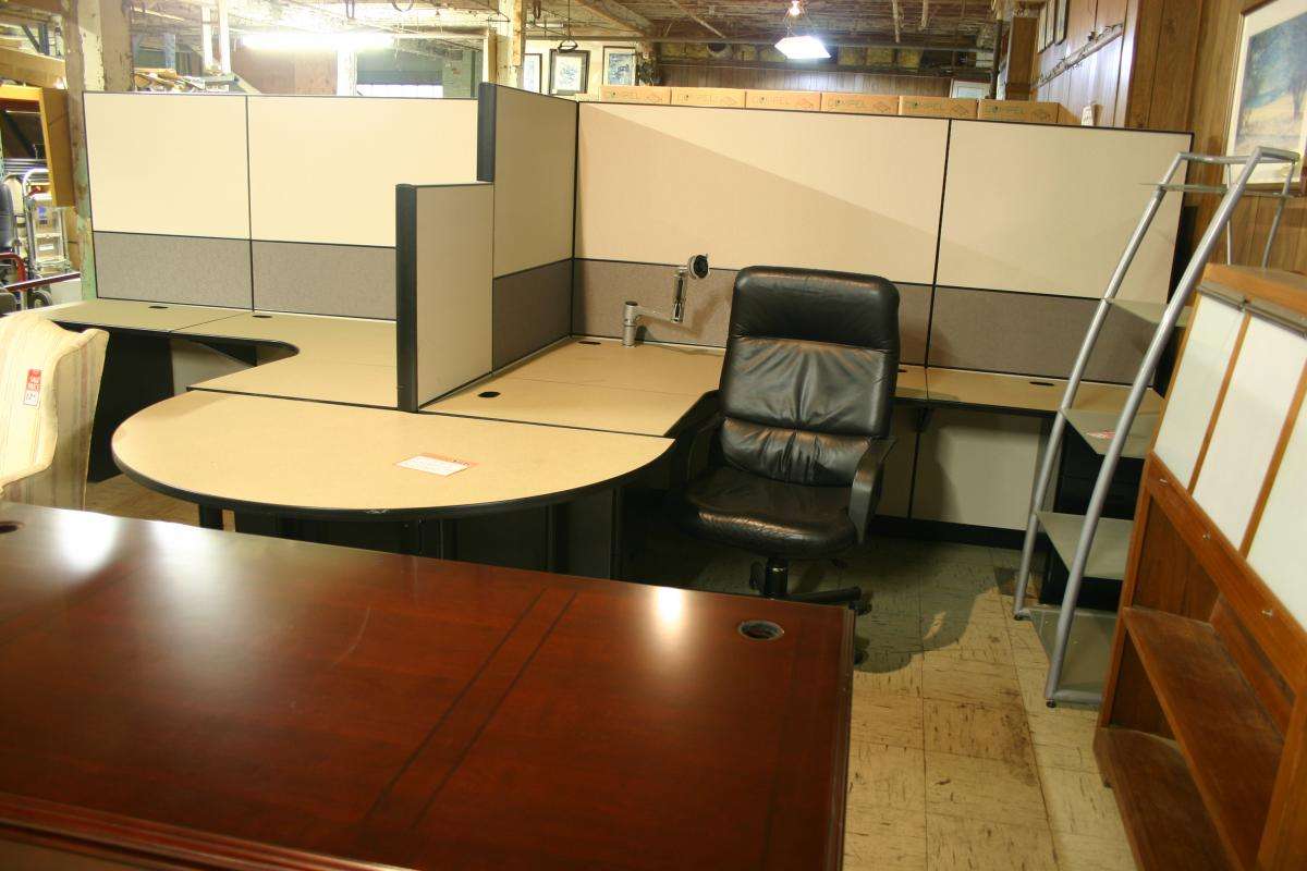 Used 8 x 8 Workstation