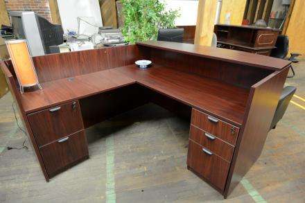 Compel Mahogany Reception Desk