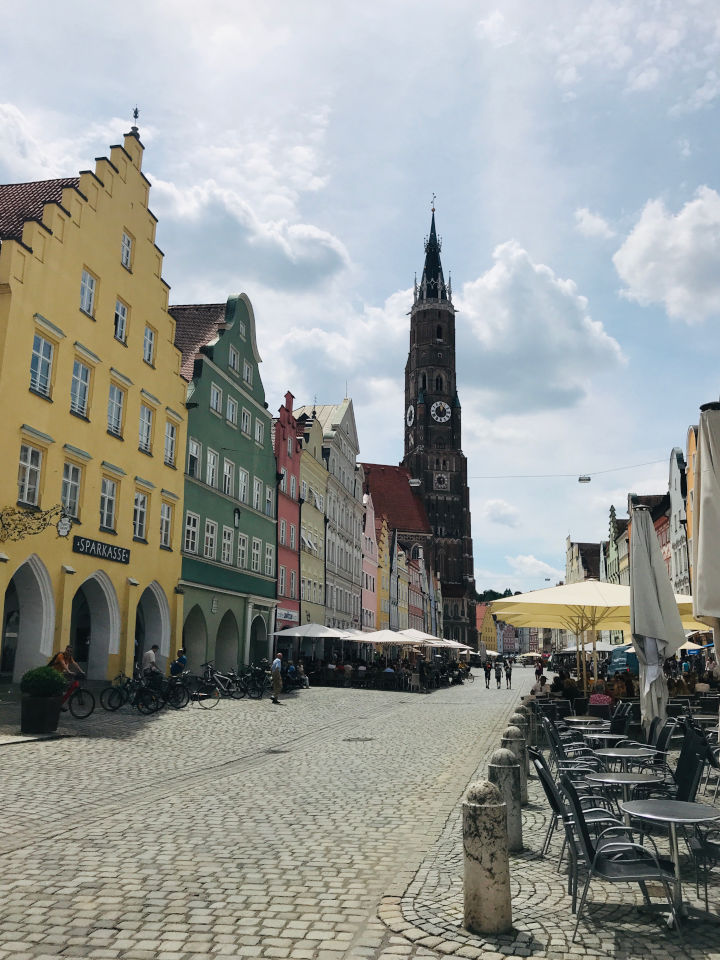 Die Landshuter Altstadt mit der Martinskirche