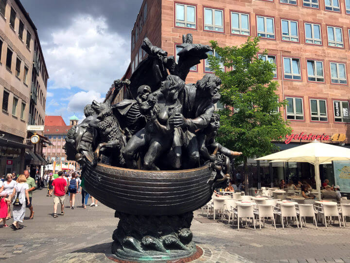 Das Narrenschiff an der Museumsbrücke