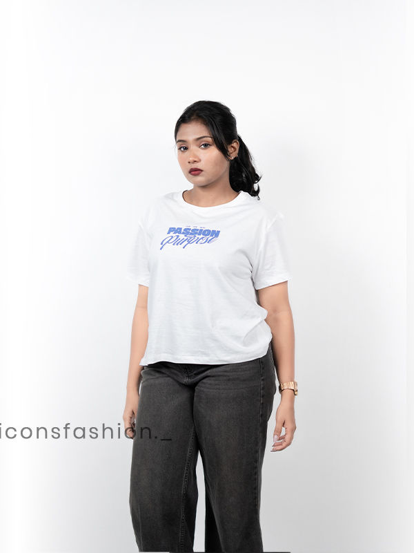 Woman-white-graphic-print-round-neck-T-shirt