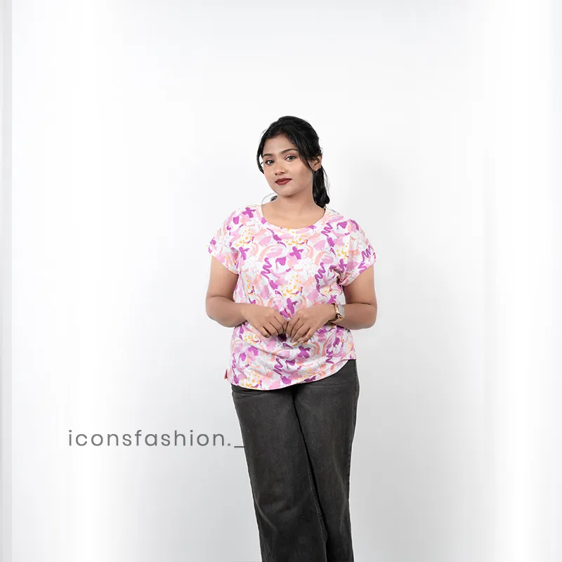 Woman-pink-graphic-print-round-neck-T-shirt