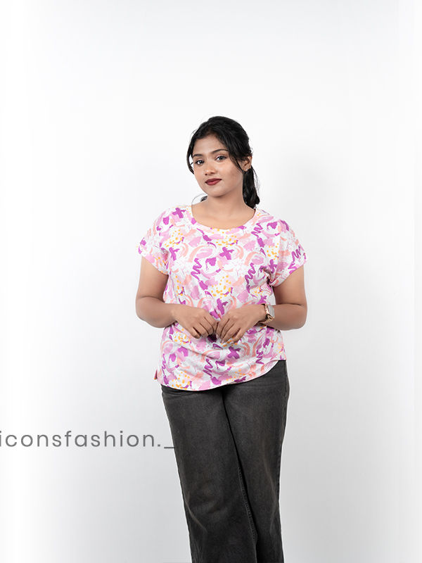 Woman-pink-graphic-print-round-neck-T-shirt