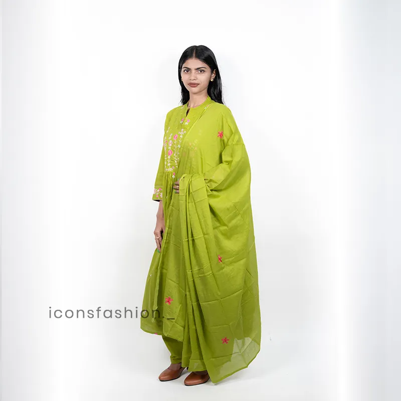 Green-embroidered-kurta-set-for-women-with-notched-neckline-and-three-quarter-sleeves