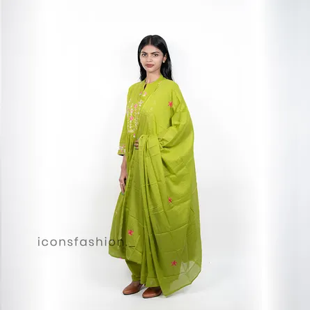 Green-embroidered-kurta-set-for-women-with-notched-neckline-and-three-quarter-sleeves