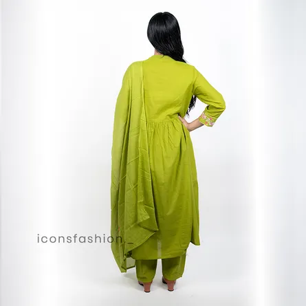 Women’s Embroidered Kurta Set with dupatta - Image 3