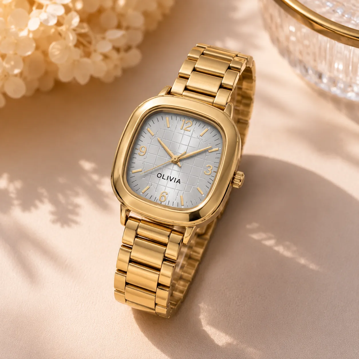 Gold-tone-Analog-watch-with-metal-bracelet-strap-for-women