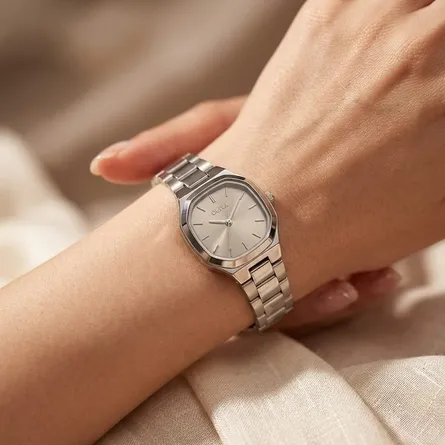Women’s Gold-Tone Wrist Watch - Image 3