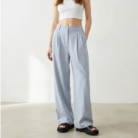 Grey-high-waist-wide-leg-trousers-for-women-with-pleated-front-and-side-pockets