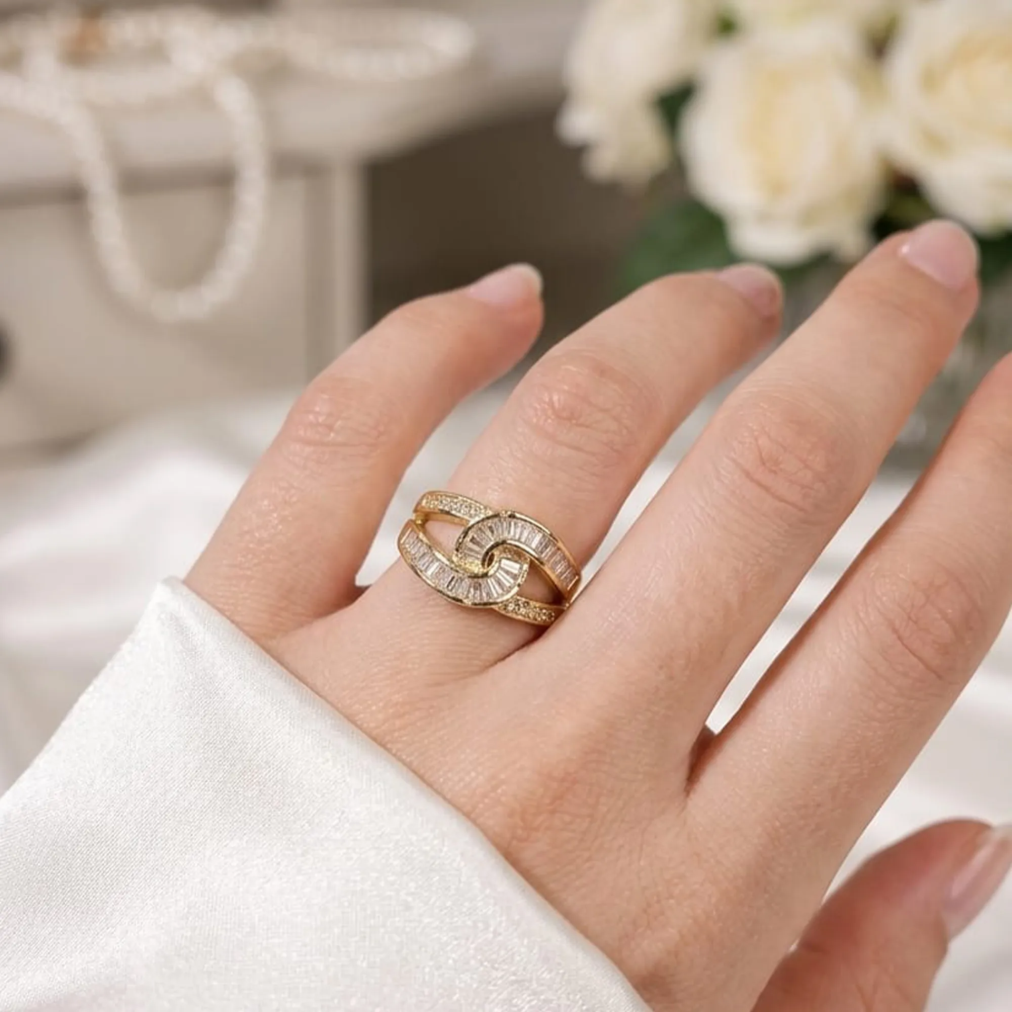 Gold-interlocking-link-baguette-zircon-statement-ring-for-women