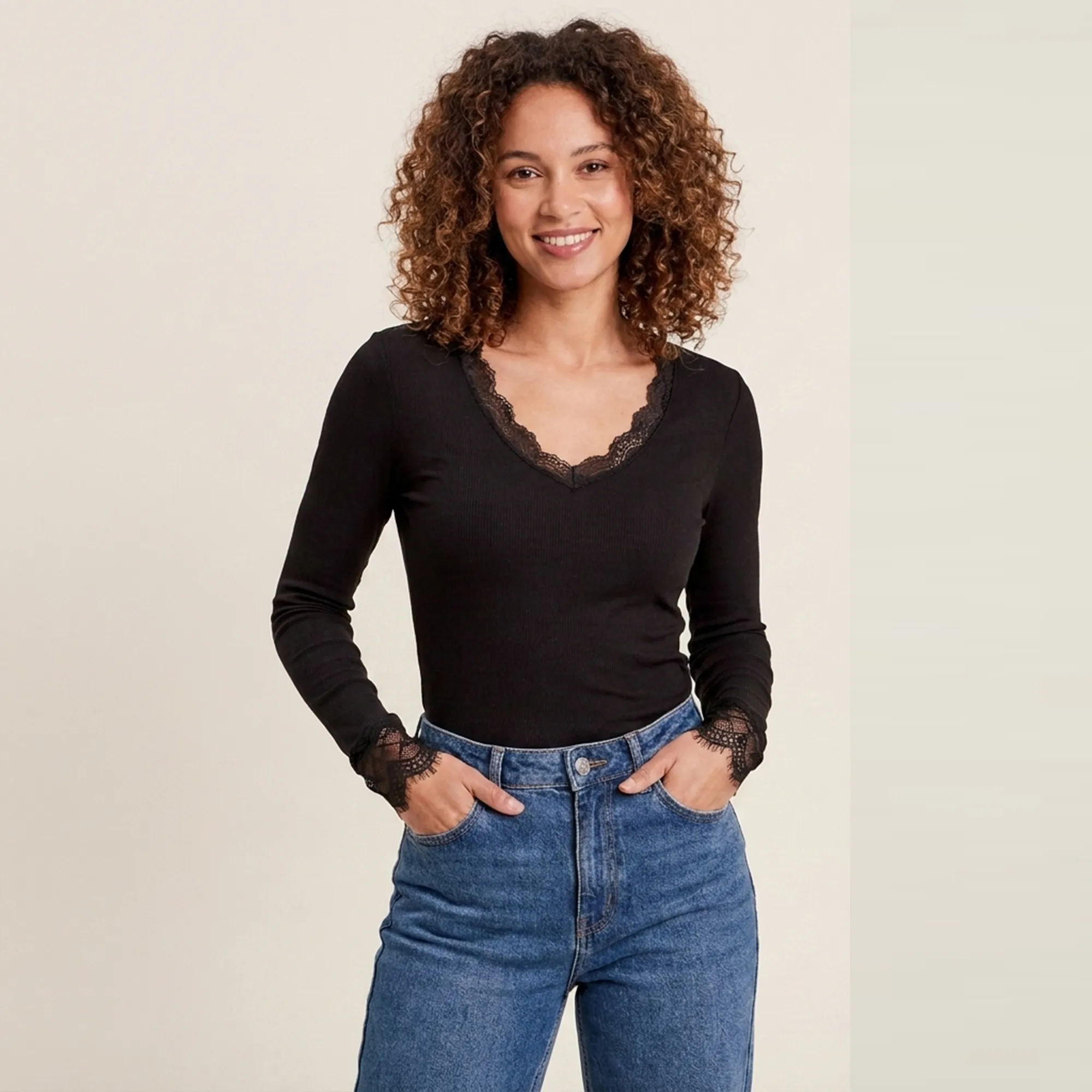 Black-ribbed-lace-V-neck-full-sleeve-fitted-top-for-women