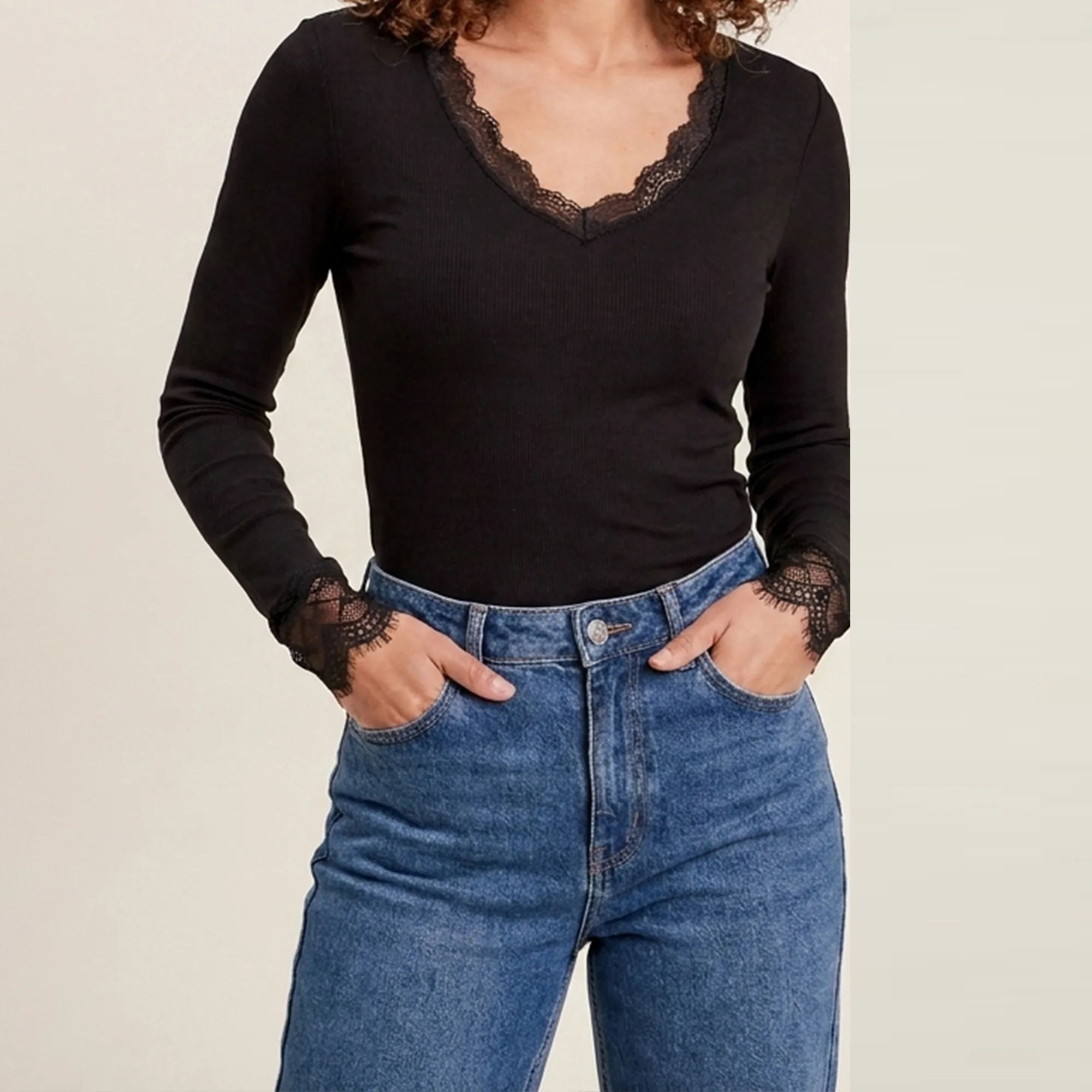 Black-ribbed-lace-V-neck-full-sleeve-fitted-top-for-women