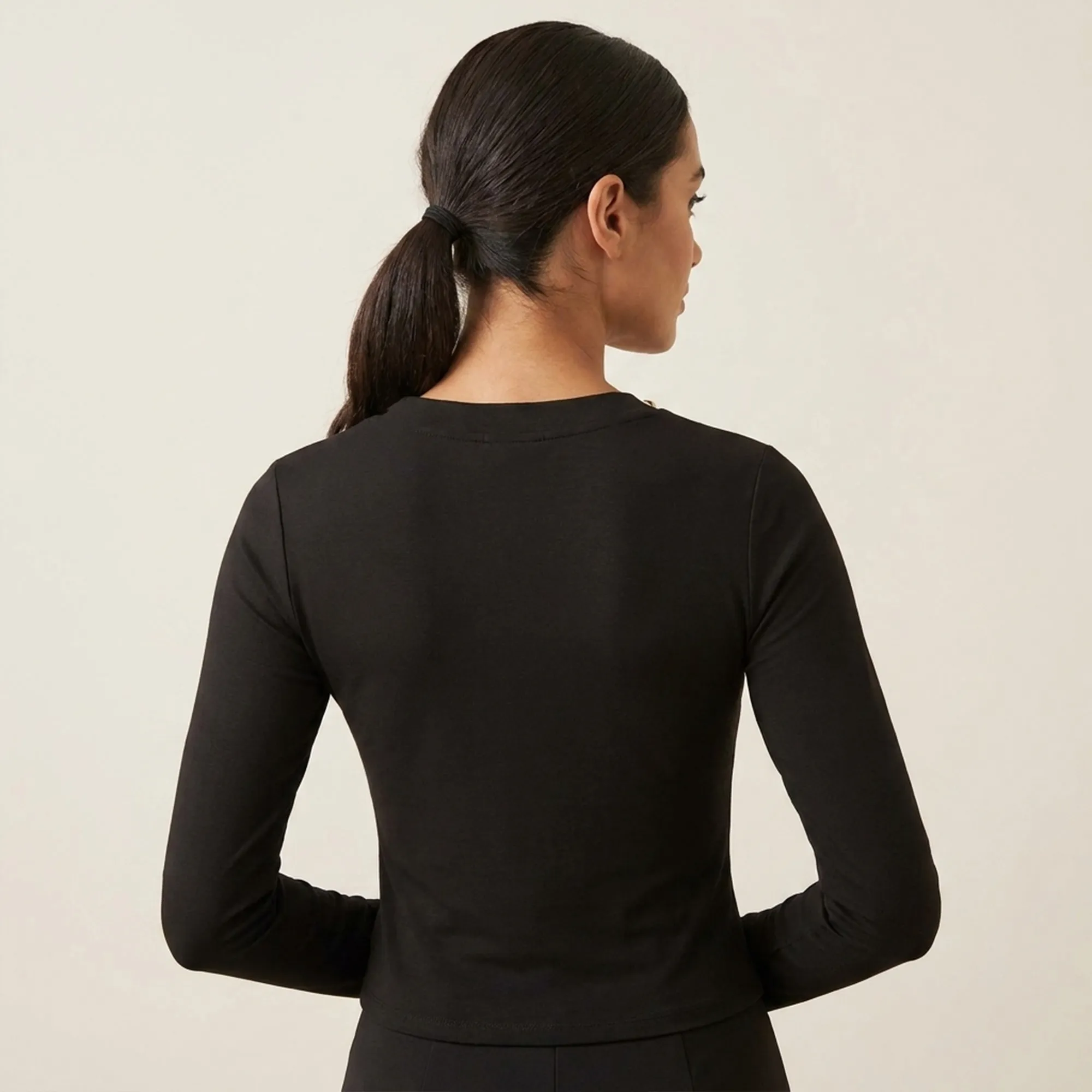 Black-studded-V-neck-full-sleeve-fitted-crop-top-for-women