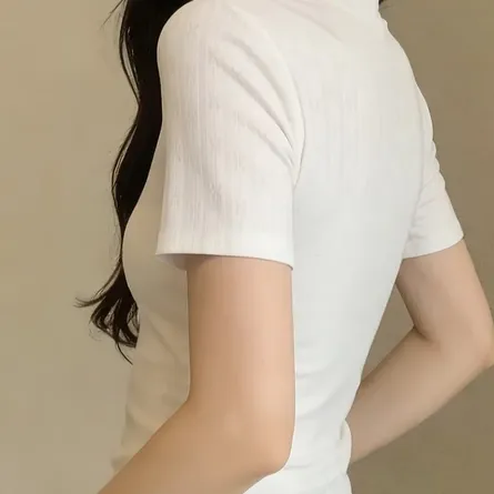Elegant Slim-Fit Ribbed V-Neck Tee with Geometric Texture - Image 7