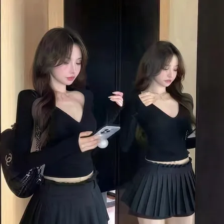 V-Neck Full Sleeve Fitted Crop Top - Image 3
