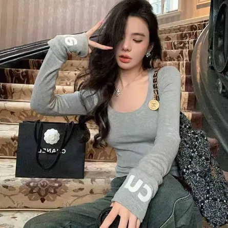 Chic "Cn" Ribbed Knit Long-Sleeve Sweater with Wrist Cuff Branding - Image 3