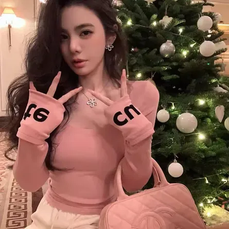Chic "Cn" Ribbed Knit Long-Sleeve Sweater with Wrist Cuff Branding - Image 5