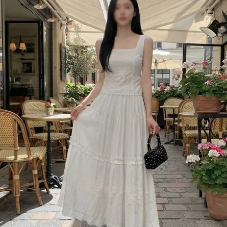 Vintage-Inspired Tiered Eyelet Maxi Skirt in Cream