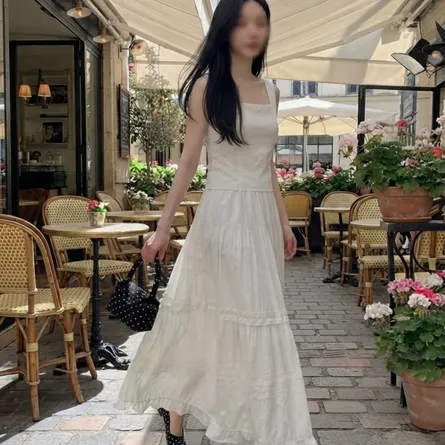Vintage-Inspired Tiered Eyelet Maxi Skirt in Cream - Image 3