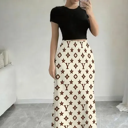Chic Monogram Print High-Waisted Maxi Skirt - Image 3