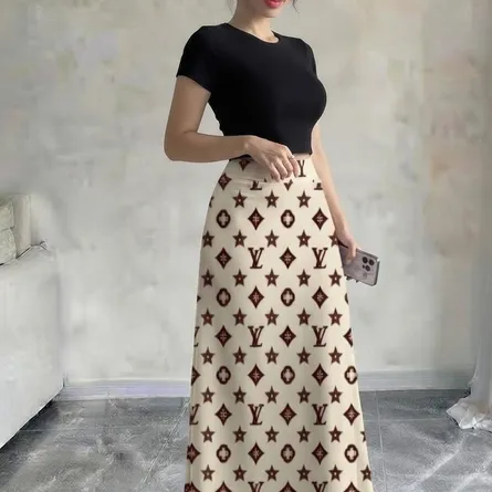 Chic Monogram Print High-Waisted Maxi Skirt - Image 4