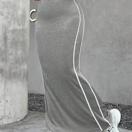 Sporty Chic High-Waisted Maxi Skirt - Image 5