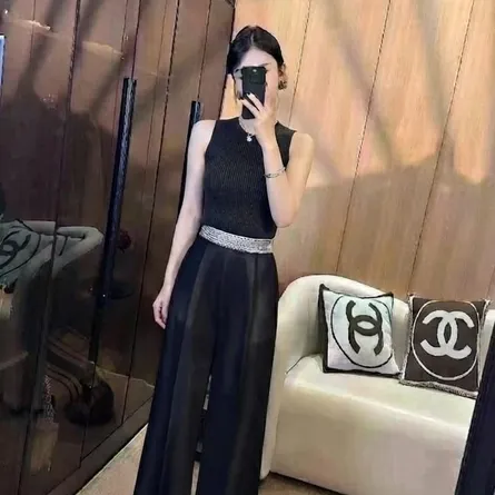 High-Waist Wide-Leg Trousers with Embellished Waistband - Image 5