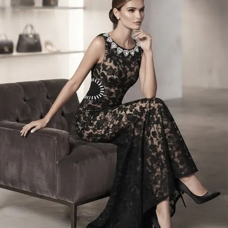 Elegance Noir: Beaded Neckline & Lace Mermaid Evening Gown